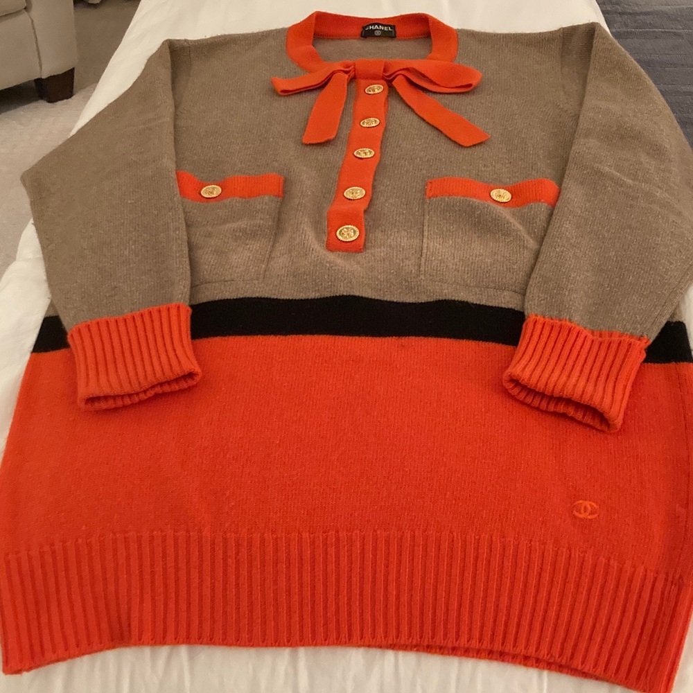CHANEL Vintage Lush Cashmere Women's Tan and Orange Sweater; Ladies size Medium - Picture 4 of 16